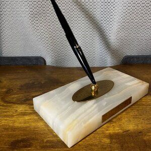 Vintage Parker Pen Co Desk Set White Pedrara Onyx Base and "21" Parker Pen USA